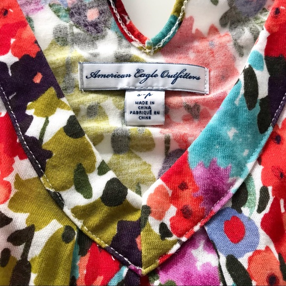 AE Painterly Dripping Floral V-Neck Top - Picture 5 of 12